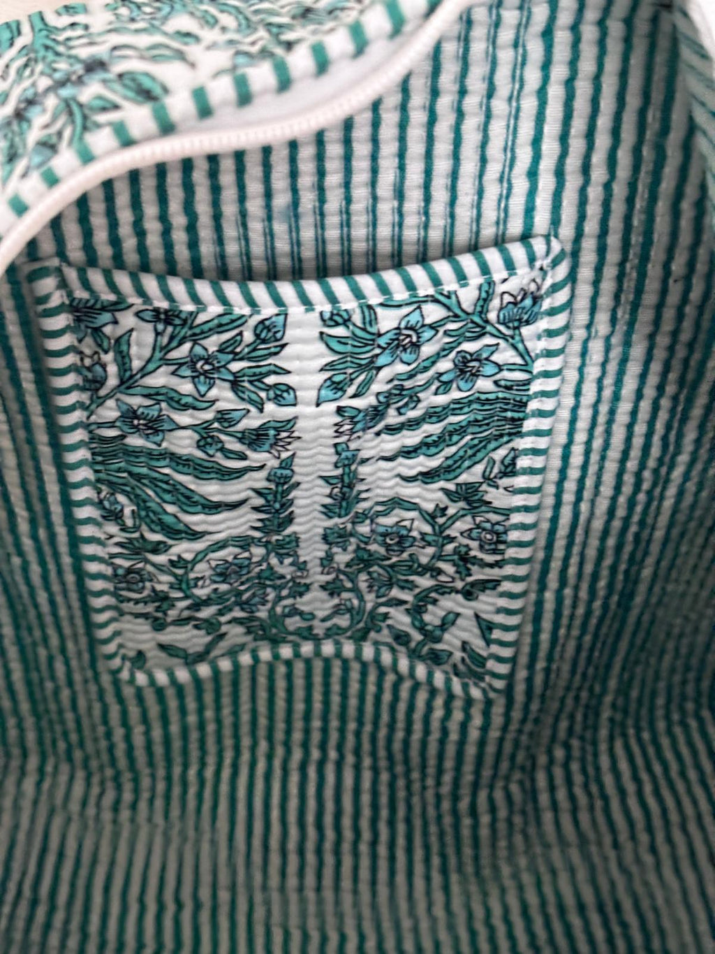 Quilted Cotton Tote Bag for Women – Green Floral Print Large Shoulder Bag, Lightweight Spacious Handbag, Everyday Shopping Travel Work Beach Bag